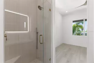 7870 Causeway Blvd S, Saint Petersburg, FL 33707 - Photo 32