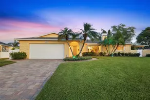 1484 47th Ave NE, Saint Petersburg, FL 33703 - Photo 2