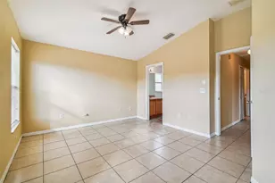 7956 Carriage Pointe Dr, Gibsonton, FL 33534 - Photo 6