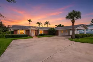 8727 Bay Crest Ln, Tampa, FL 33615 - Photo 2
