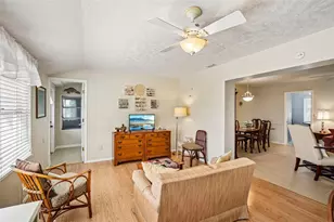 636 Oakmont Ave, Sun City Center, FL 33573 - Photo 10
