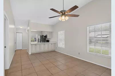 7347 Parkside Villas Drive, Saint Petersburg, FL 33709 - Photo 16