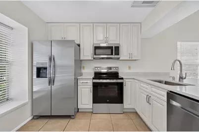 7347 Parkside Villas Drive, Saint Petersburg, FL 33709 - Photo 4