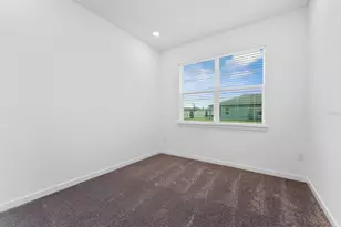 37385 Clinch Cir, Zephyrhills, FL 33540 - Photo 14