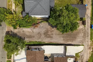 927 Yale St N, Saint Petersburg, FL 33713 - Photo 1
