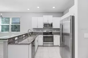 9536 Pembrooke Pines Dr, Sun City Center, FL 33573 - Photo 6