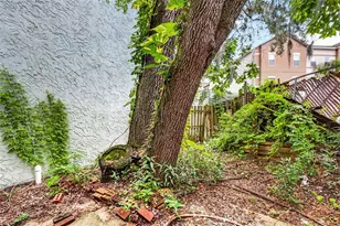 5627 Ashley Oaks Dr, Tampa, FL 33617 - Photo 32