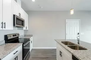 2053 Silverstone Cir, Clearwater, FL 33760 - Photo 4