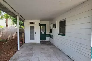 546 35th Ave N, Saint Petersburg, FL 33704 - Photo 2