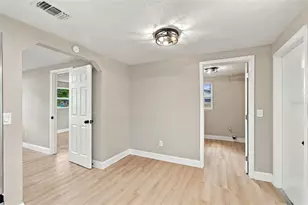 802 Walnut Dr, Seffner, FL 33584 - Photo 20