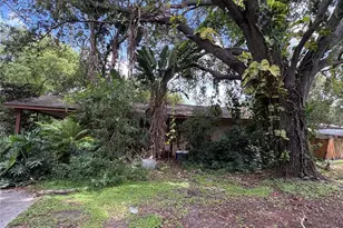 102 13th St SE, Ruskin, FL 33570 - Photo 2