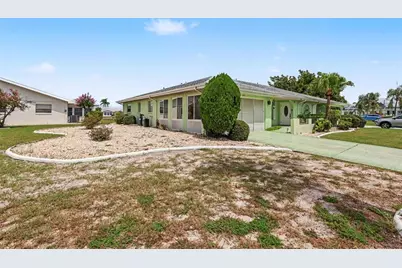 385 Club Manor Drive, Sun City Center, FL 33573 - Photo 6