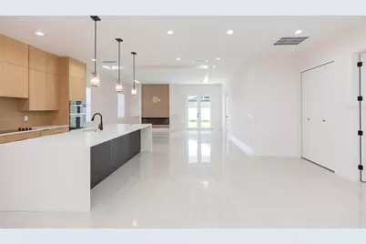 7205 N Lois Avenue, Tampa, FL 33614 - Photo 8