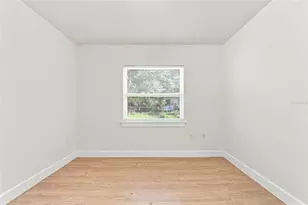 2004 E Broad St, Tampa, FL 33610 - Photo 8