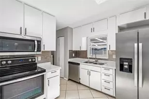 7111 Gateway Ct, Tampa, FL 33615 - Photo 22