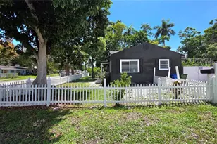 1702 26th St W, Bradenton, FL 34205 - Photo 6