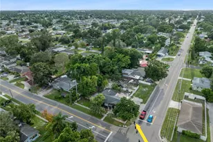 1702 26th St W, Bradenton, FL 34205 - Photo 1