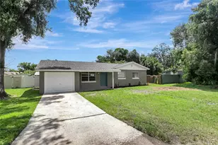 1002 N Bracewell Dr, Plant City, FL 33563 - Photo 2