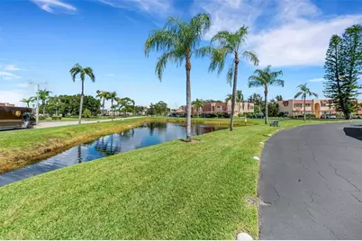 223 Buttonwood Circle #223, Seminole, FL 33777 - Photo 4