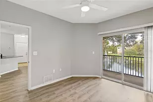 10105 Courtney Oaks Cir, Tampa, FL 33619 - Photo 4