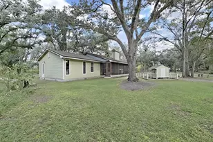 6075 Country Club Rd, Zephyrhills, FL 33544 - Photo 10