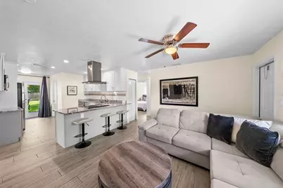 8011 26th Avenue N, Saint Petersburg, FL 33710 - Photo 6
