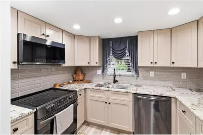 704 Oakgrove Drive #226D, Brandon, FL 33510 - Photo 2