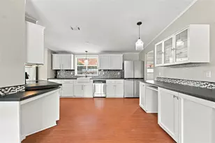 6814 Founders St, Zephyrhills, FL 33542 - Photo 22