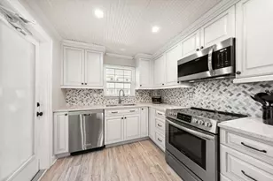 155 Bluff View Dr, Belleair Bluffs, FL 33770 - Photo 2