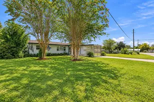 13463 SE 39th Ct, Belleview, FL 34420 - Photo 2