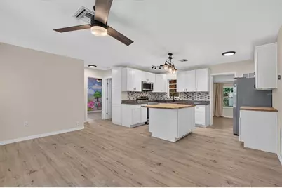715 W Bayshore Drive, Tarpon Springs, FL 34689 - Photo 8