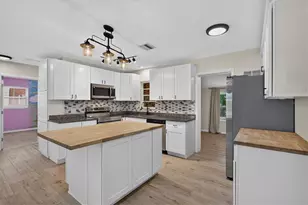 715 W Bayshore Dr, Tarpon Springs, FL 34689 - Photo 4