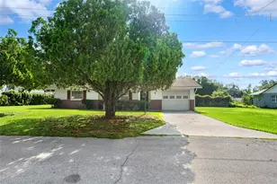 5914 Wilson Dr, Zephyrhills, FL 33542 - Photo 4