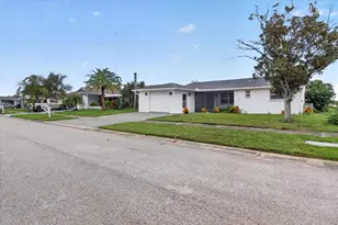 2217 Harrison Dr, Holiday, FL 34691 - Photo 10
