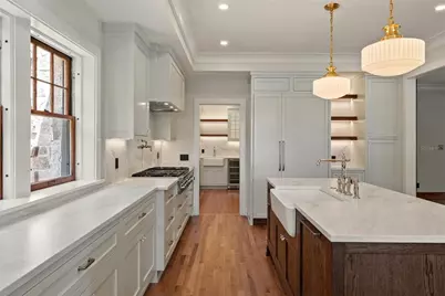 250 Mirror Lake Drive N, Saint Petersburg, FL 33701 - Photo 10