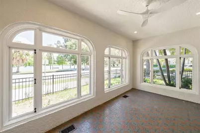 250 Mirror Lake Drive N, Saint Petersburg, FL 33701 - Photo 22