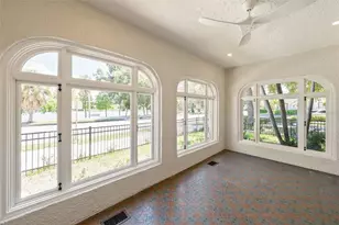 250 Mirror Lake Dr N, Saint Petersburg, FL 33701 - Photo 22