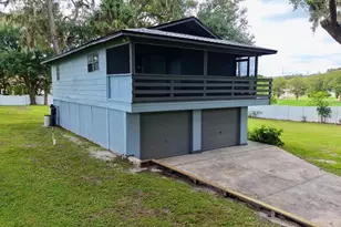 10210 Davis Rd, Tampa, FL 33637 - Photo 2