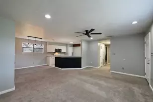 10210 Davis Rd, Tampa, FL 33637 - Photo 4