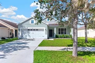 910 15th St NE, Ruskin, FL 33570 - Photo 2