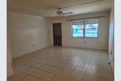 5850 21st Street N #15, Saint Petersburg, FL 33714 - Photo 2