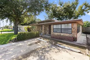 1124 54th Ave N, Saint Petersburg, FL 33703 - Photo 2