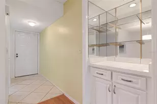 2569 Laurelwood Dr, Clearwater, FL 33763 - Photo 6