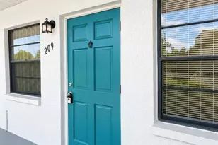5925 Terrace Park Dr N, Saint Petersburg, FL 33709 - Photo 2