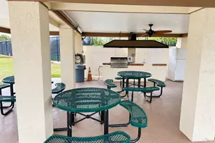 5925 Terrace Park Dr N, Saint Petersburg, FL 33709 - Photo 10