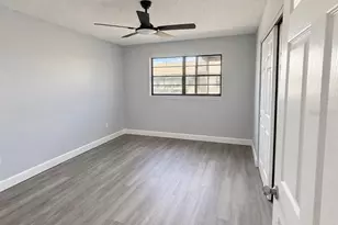 5925 Terrace Park Dr N, Saint Petersburg, FL 33709 - Photo 6