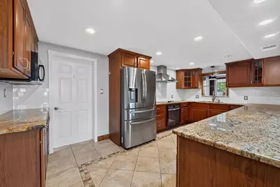 11005 N 27th Street, Tampa, FL 33612 - Photo 12