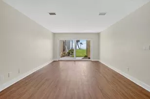 7300 Sunshine Skyway Ln S, Saint Petersburg, FL 33711 - Photo 4