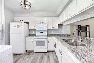 5236 Sunridge Palms Dr, Tampa, FL 33617 - Photo 6