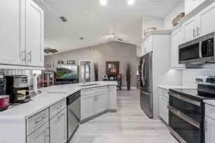 8185 Rhanbuoy Rd, Spring Hill, FL 34606 - Photo 20